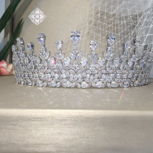 اكسسوار شعر مطلي ومرصع بالألماس الصناعي