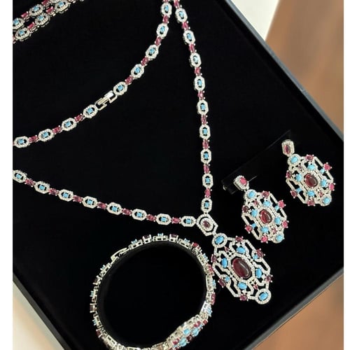 طقم مطلي ومرصع بالألماس الصناعي