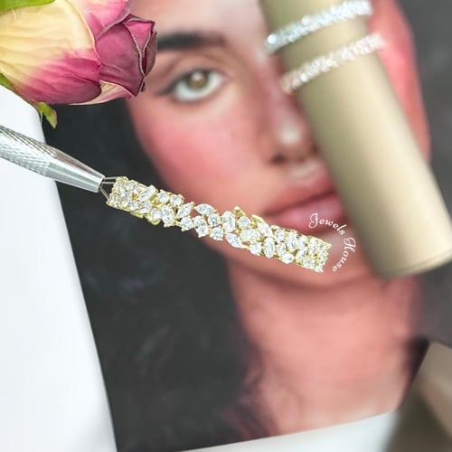 طقم من ٣ اساور مطلية ومرصعة بالألماس الصناعي