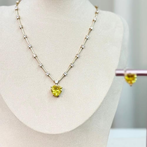 طقم مطلي ومرصع بالألماس الصناعي