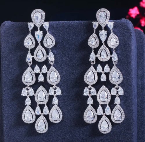 حلق انيق مطلي ومرصع بالألماس الصناعي