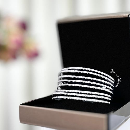 طقم اسوار وخاتم مطلي ومرصع بالألماس الصناعي