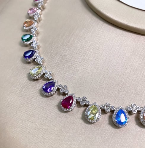 عقد مميز مطلي ومرصع بالالماس الصناعي