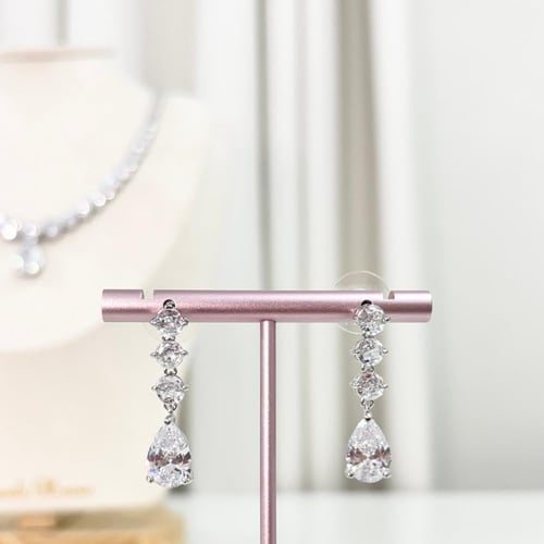 طقم فاخر مطلي ومرصع بالألماس الصناعي