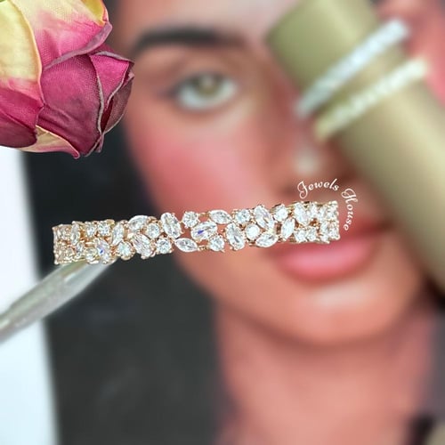 طقم من ٣ اساور مطلية ومرصعة بالألماس الصناعي