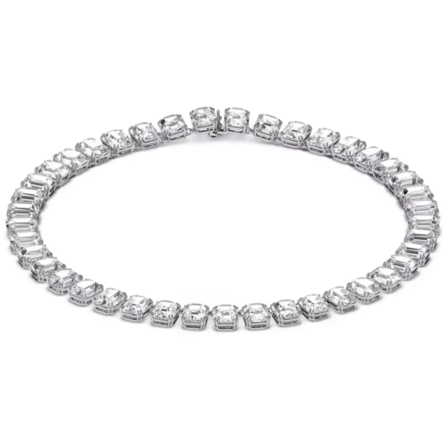 طقم من عقد وحلق مطلي ومرصع بالألماس الصناعي