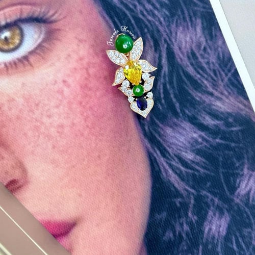 طقم من عقد وحلق مطلي ومرصع بالألماس الصناعي