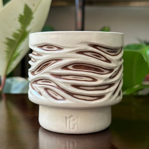 كوب فن النحت الابيض