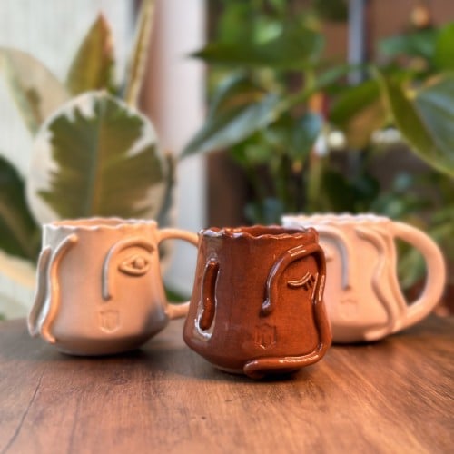 كوب الفن التجريدي