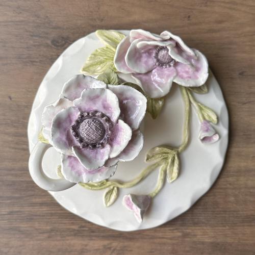 كوب الورود مع الصحن