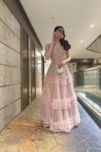 فستان سهرة وردي مميز