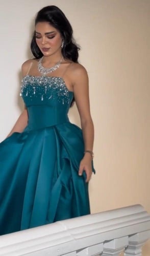 فستان سهرة بتطريز مميز بالوان اخضر +بني