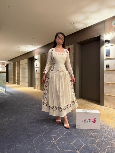 فستان ناعم قطعتين بتطريز مورد انيق