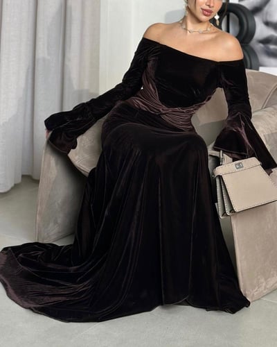 فستان سهرة خامه مخمل باكمام مميزه