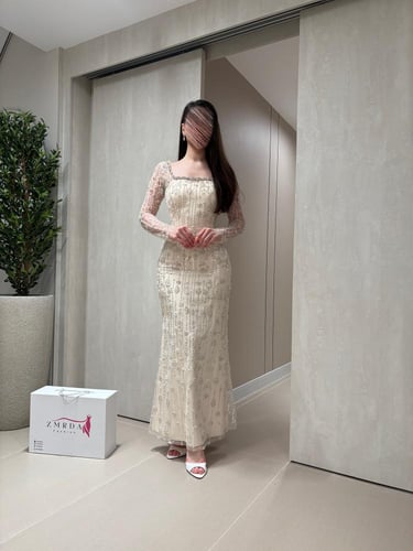 فستان سهرة طويل بتطريز لامع