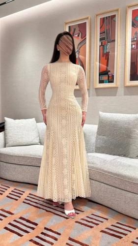 فستان ناعم طويل بكسرات انيقة