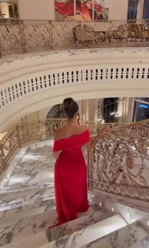 فستان احمر خامة باربي