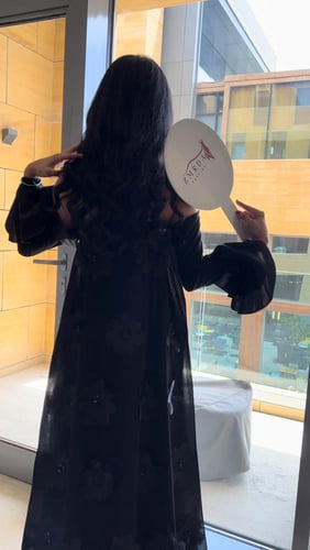 فستان اسود مورد خامه بأربي