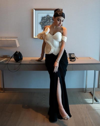 فستان سهرة بقصة من الصدر مميز