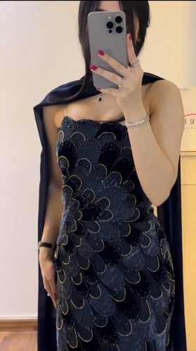 فستان سهرة كحلي بتطريز لامع مميز