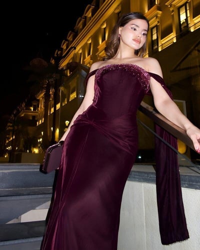 فستان شتوي خامة مخمل فاخر بلون عنابي