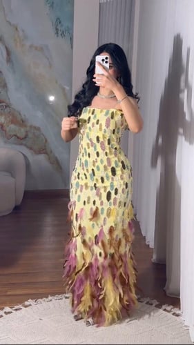 فستان سهرة مطرز بالوان