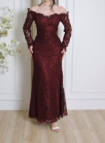 فستان عودي دانتيل انيق