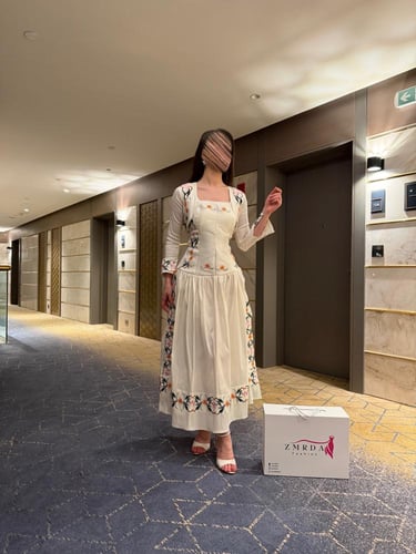 فستان ناعم قطعتين بتطريز مورد انيق