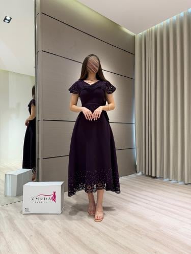 فستان بنفسجي ناعم بقصة ميدي وحزام خصر