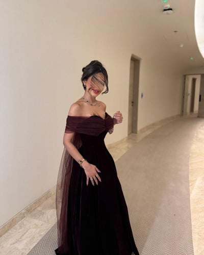 فستان سهرة خامة مخمل بشال تل مميز