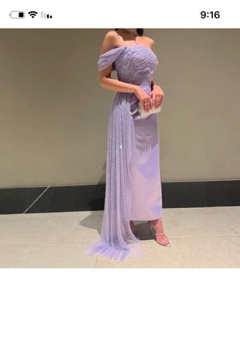 فستان سهره فخم ماسك عالجسم بشال من الجنب