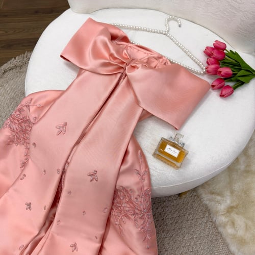 فستان سهرة بتطريز الورود