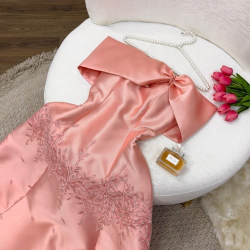 فستان سهرة بطريز الورود مميز