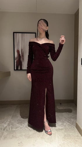 فستان سهرة خامة مخمل بفصوص مميزة