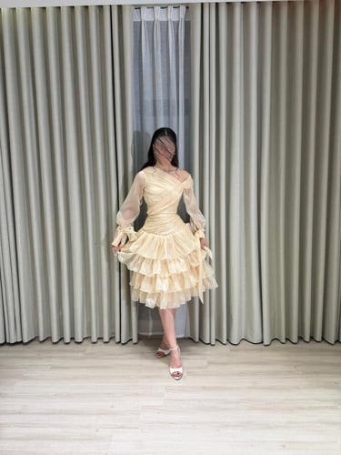 فستان سهرة بتصميم كسرات انيقة