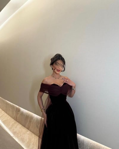 فستان سهرة خامة مخمل بشال تل مميز