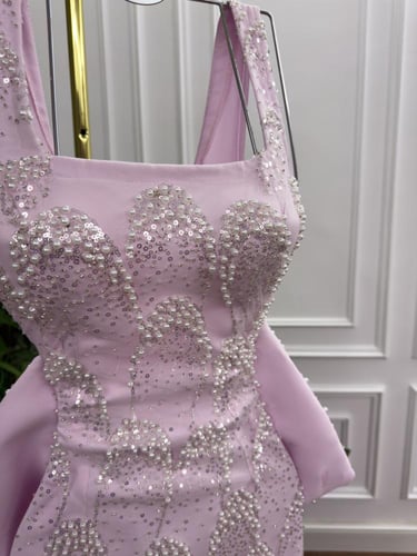 فستان اسماء