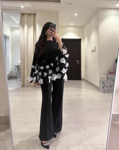 جمبسوت أسود بورود لون ابيض فاخر