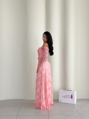 فستان سهرة بتطريز الورود مميز