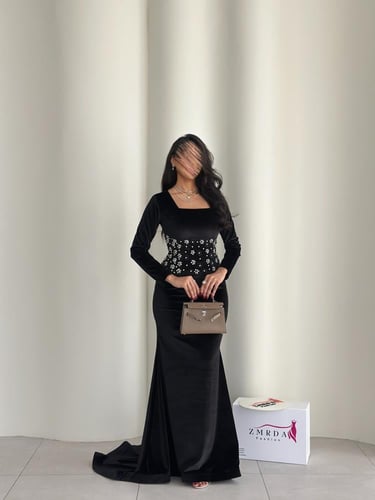 فستان سهرة مخمل بتطريز مميز