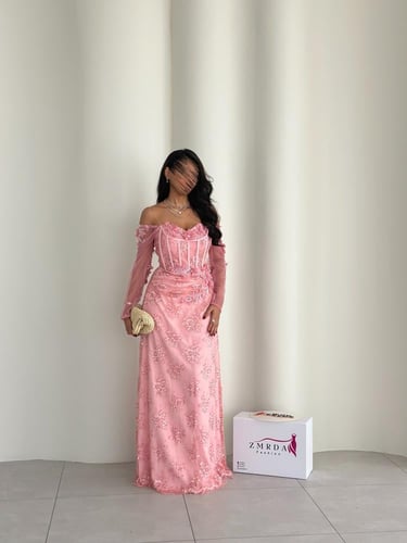 فستان سهرة بتطريز الورود مميز