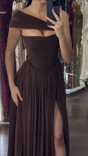 فستان بني ناعم راقي