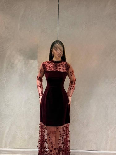 فستان سهرة عودي مخمل بتطريز مورد
