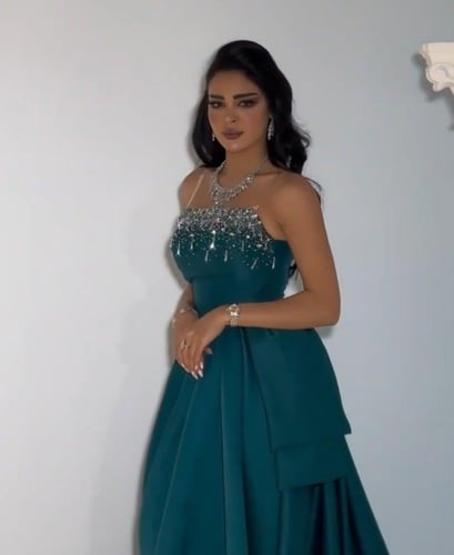 فستان سهرة بتطريز مميز بالوان اخضر +بني