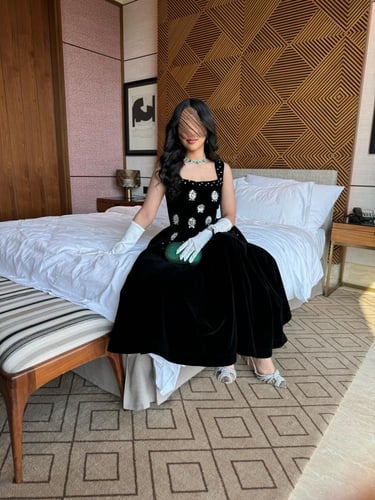 فستان ملكة خامة مخمل جوخ بتطريز مميز