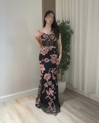 فستان سهرة بتطريز الورود فاخر