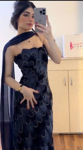 فستان سهرة كحلي بتطريز لامع مميز