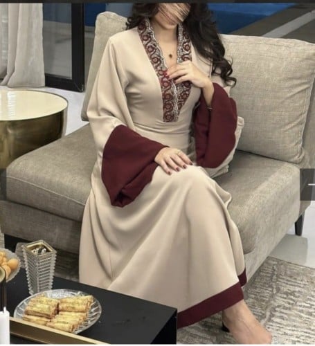 فستان ناعم بأكمام طويلة عودي مميز