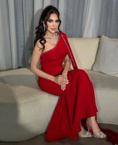 فستان احمر فخم