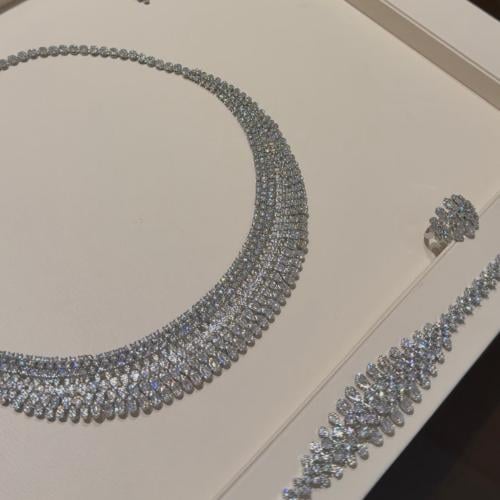 SHINING - طقم دقة الماس